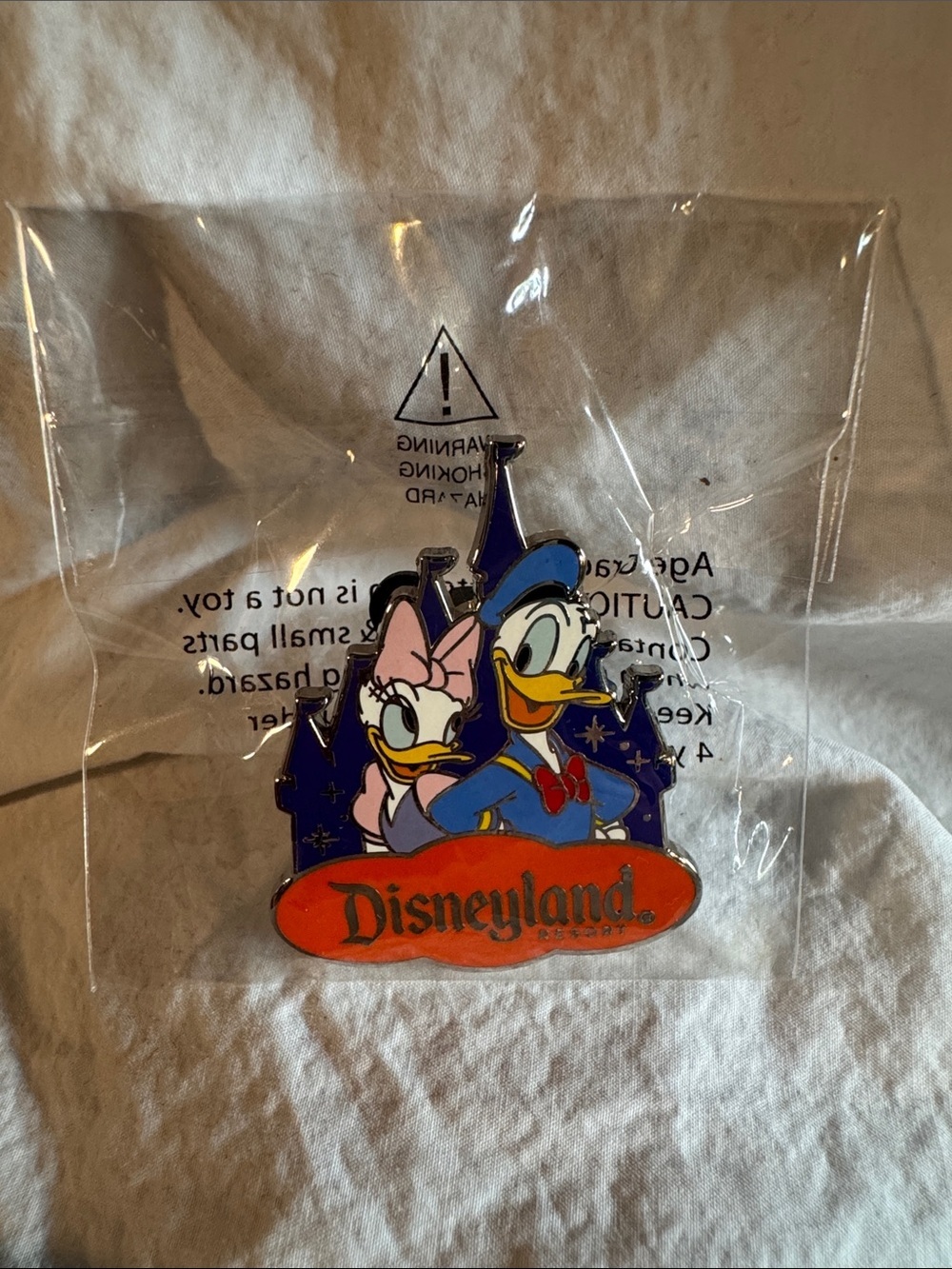 Collectible Pin 119203 Disneyland Resort 2016 Donald & Daisy Duck & Castle